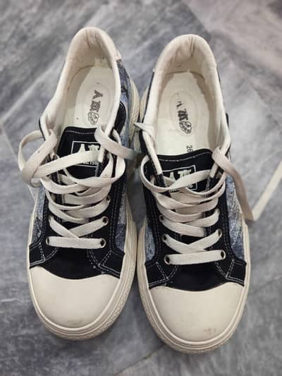 sneakers shoes import