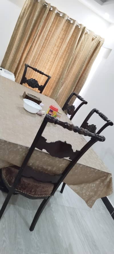 dinning table with 5 chair