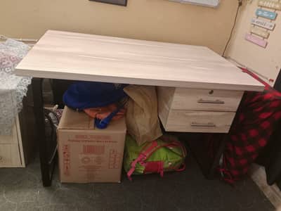 Office Table With 2 drawers. .