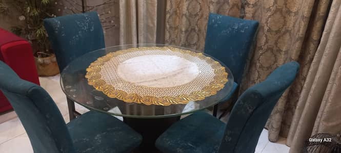 Dining table with four Chairs