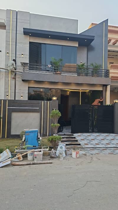 Five marla Brand new house available for sale B block