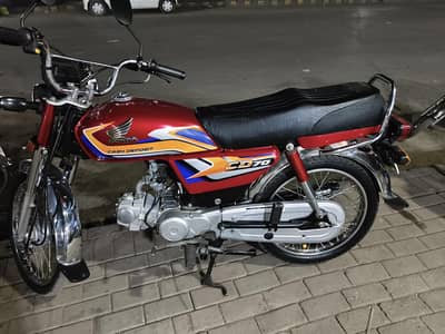 Honda CD70 2025