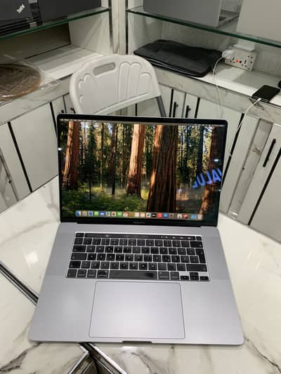 MacBook Pro 2019 | Intel i7 | 16GB RAM | 512GB SSD | 4GB Graphics