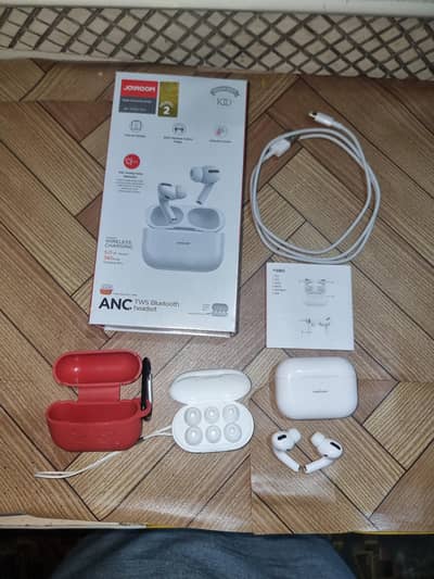 Joyroom Headphones + Boya Mic & Type C to HDMi Converter