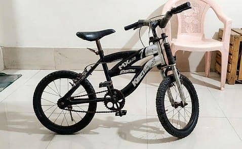cycle for 6-9 years old kids very good condition