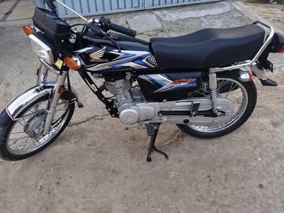 Honda cg 125 2025 model copyi 3500km driven location:ryk 0326:7003587