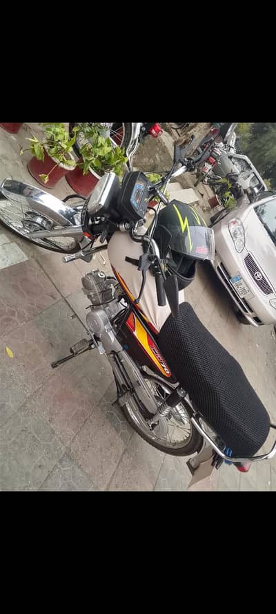 United 70 cc bike 400 km driven