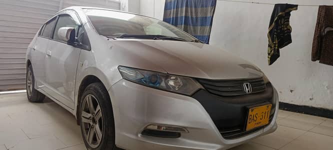 ghar ki car hay car may koi kam nhi hay Honda city say bhti achi hay