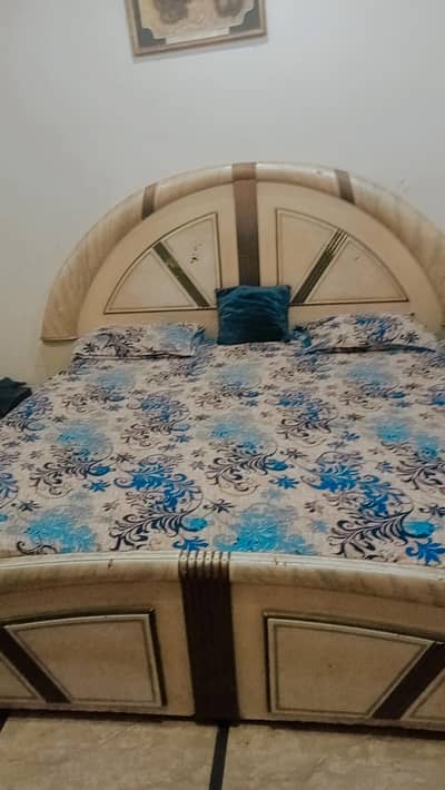 bed king size matters and two side table