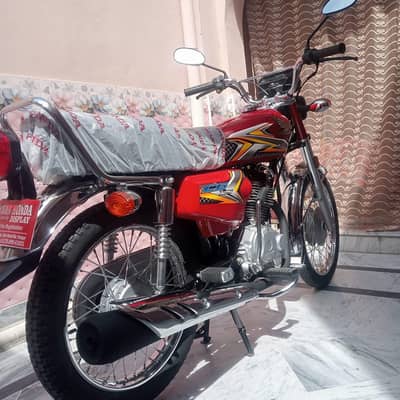 125 bike for sale  ( 25 )model Urgent sale Serious customer only