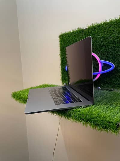 Apple MacBook air 2019 13 inch core i5