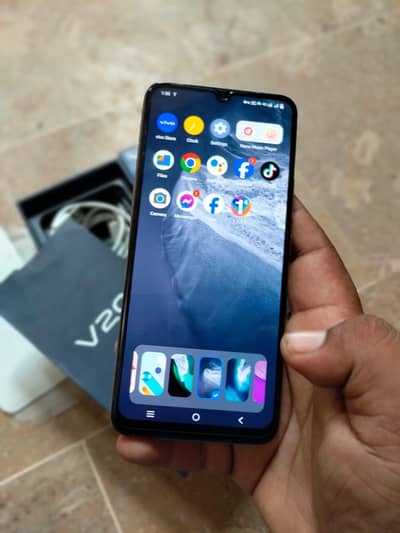 Vivo v20 8 GB ram 128 GB memory Call and WhatsApp 03360677190