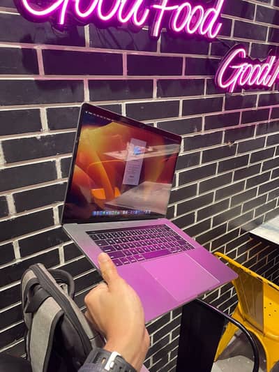 Apple MacBook pro 2017 1 tb core i7