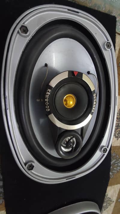 Kenwood speakers with basstube