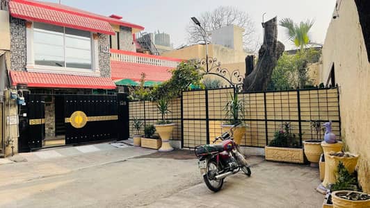 Executive House for urgent Sale