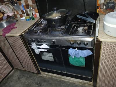 selling oven urgent only 10000 in karachi perfect working 03472664406