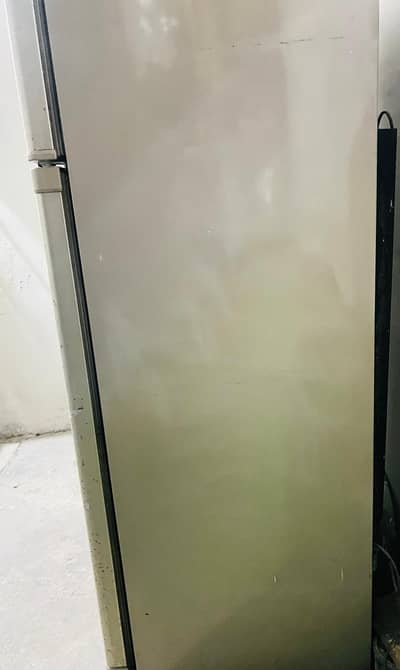 Dawlance Refrigerator for sale-Medium size (8/10) condition,