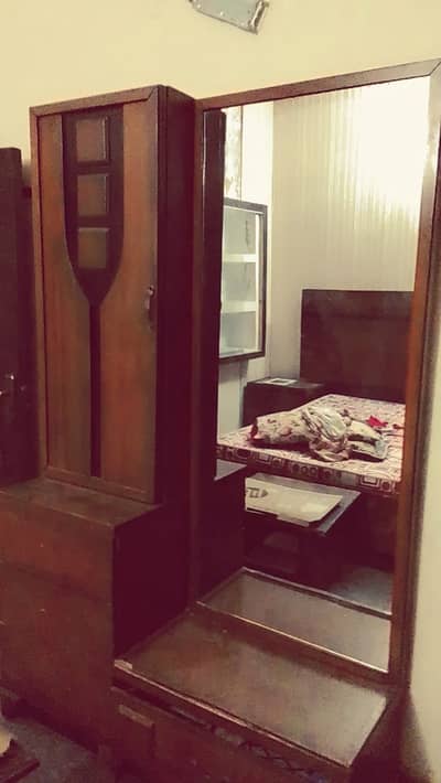 Cabinet with all drawers in good condition