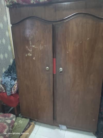 wooden safe 2 door thori repair  ki zroort sasti de raha  ho