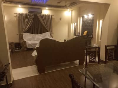 1 kanal houses available for Rent.