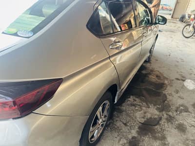 Honda Grace Full Option Hybrid Car for sale at reasonable price.