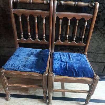 two chairs sell good condition