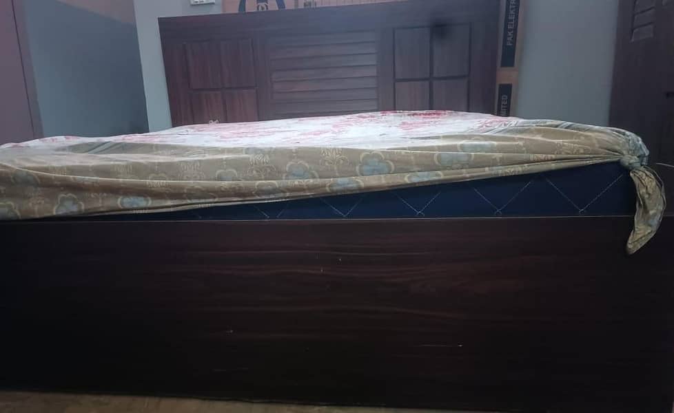full king size bed / dressing table/ side table 0