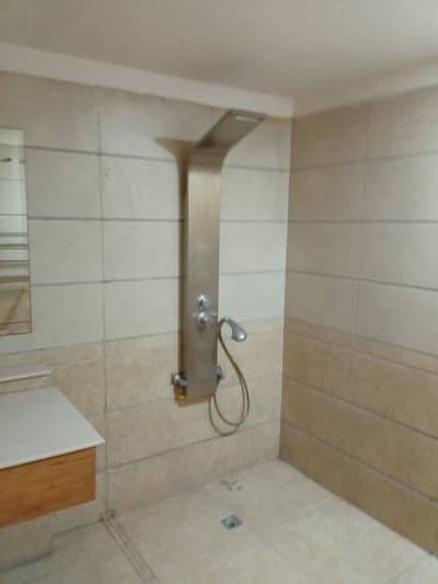 10 MARLA LIKE NEW CONDITION LOWER PORTION FOR RENT NEAR OLD AIRPORT