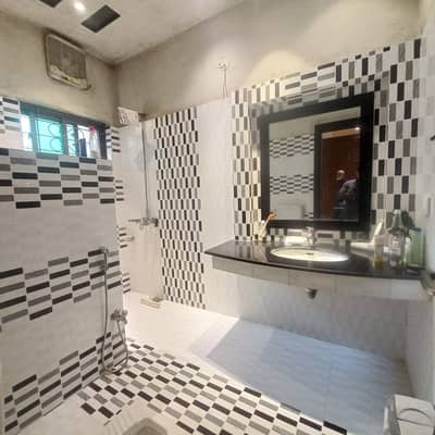 2600 SQFEET APPARTMENT NON FURNISHED AVAILABLE IN CANTT IDEAL LOCATION AVAILABLE IN CANTT