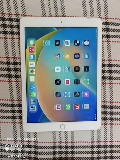 Apple iPad Pro 9.7-inch 256GB Storage with original chrger
