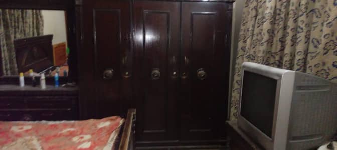 bedroom set made up of shesham