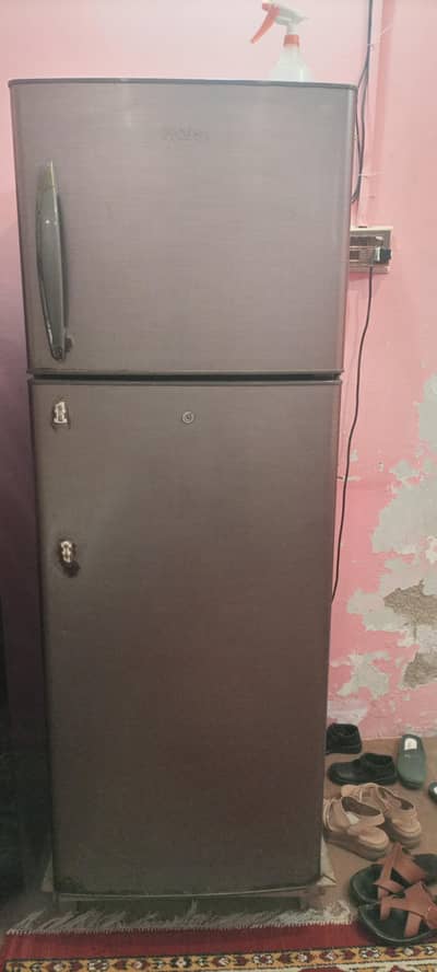 hair 16 cubic. . cooling pe hai. body me thorra kaam hai.