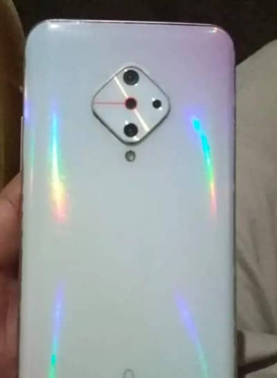 Good condition All Ok only box charger gum howa mill nai rha. .