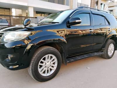 TOYOTA FORTUNER 2.7 V Petrol 2013