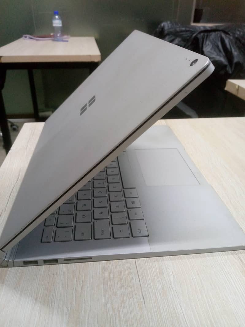Microsoft Surface Book 10