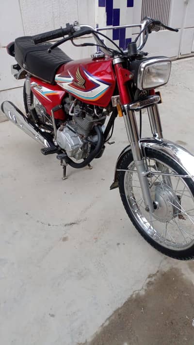 Honda CG 125cc urgent for sale contact WhatsApp,,03267515434