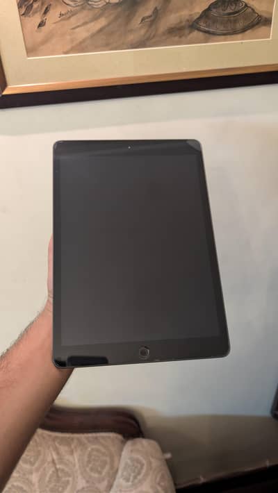 Ipad 7th Gen (with box)