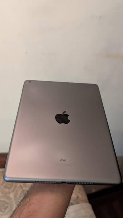 Ipad 7th Gen (with box)