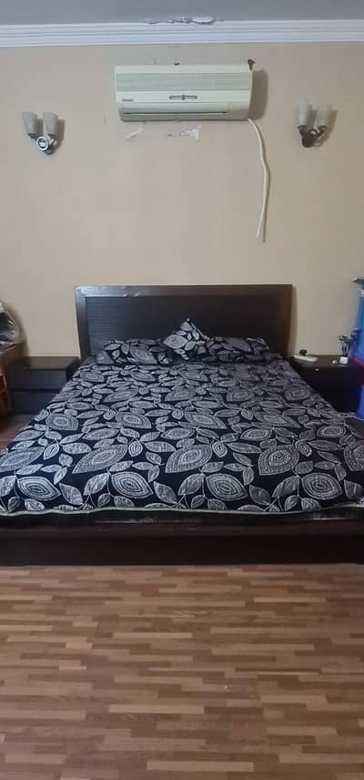 Full Black Wooden Bed with Mattress, Mirrorr Set and Side Tables
