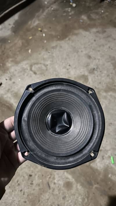 Speakers in 9/10 condition for sell.