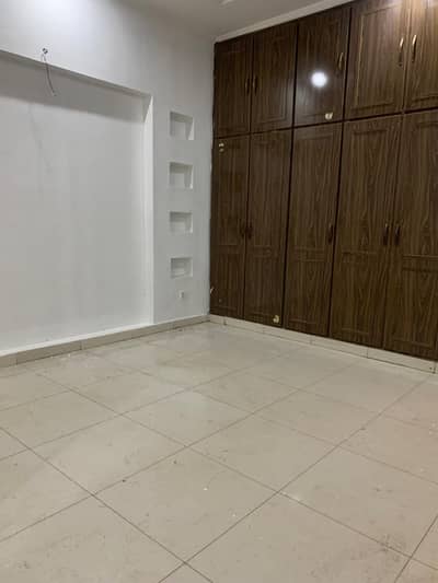 Building Available For Rent | Satellite town |