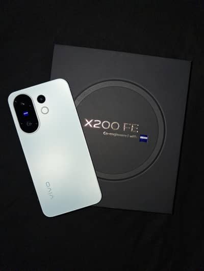 Vivo X200 FE Just Active hy Blue colour 14.01. 2027 Tak Full Warranty