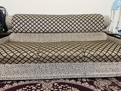 5 Seater Furnished Sofa Set Available for Sale