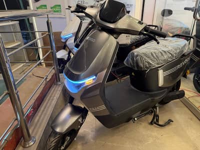 Reevo Electric scooty