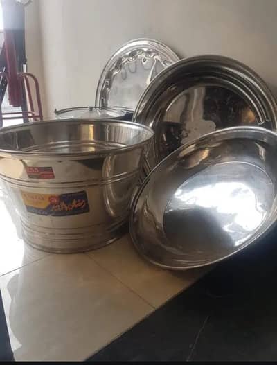 Stainless steel dishes.