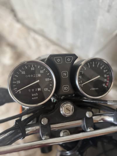 Suzuki gs 150 just 6800 km driven brand new all to all genuine