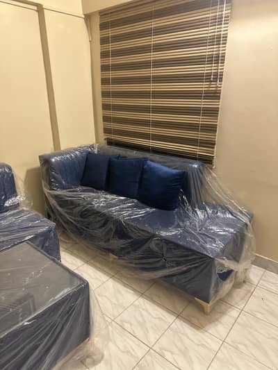 Brand New Sofas And Table 10/10 Condition