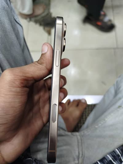 iPhone 16pro max HK non pta  box and cable battery health 99