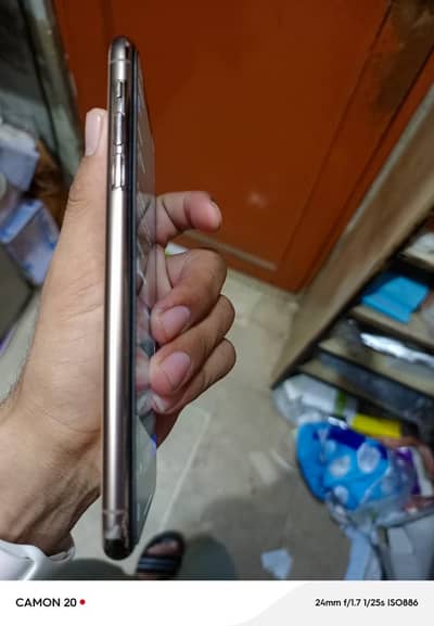 iPhone 11pro max pta approve physical + e sim  10/9.5  03461395313