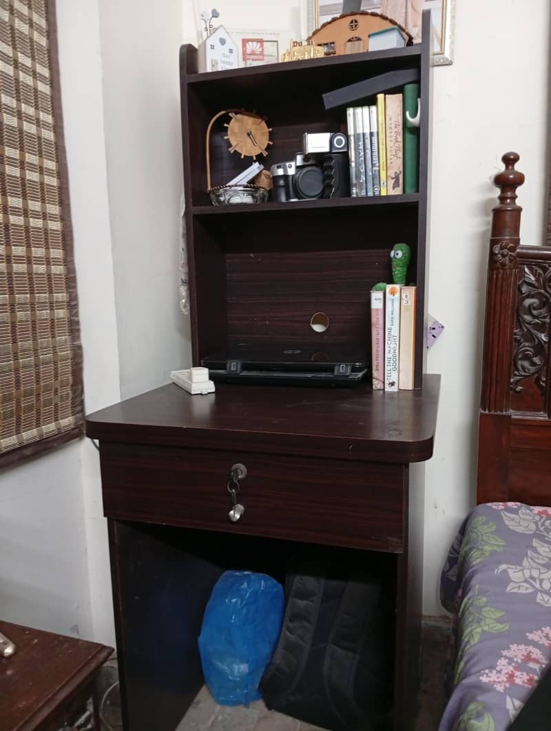 Computer table 0
